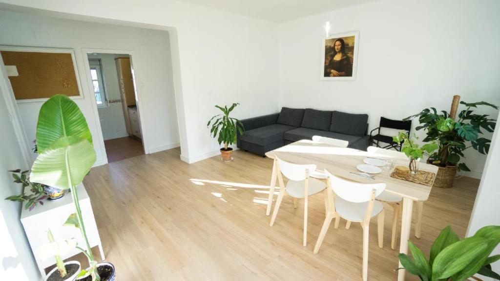 Rentalsevilla Casa Viva Triana Seville Exterior photo
